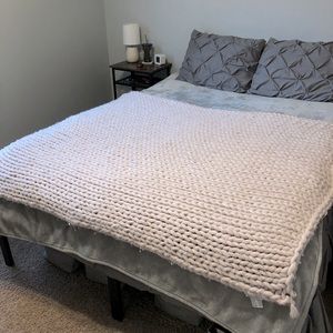 Chunky Knit Acrylic Blanket